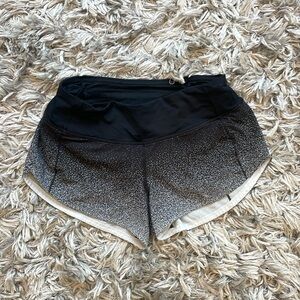 Lululemon speed up shorts 2.5 inch Ombré Speckle Stop Print, Black and White
